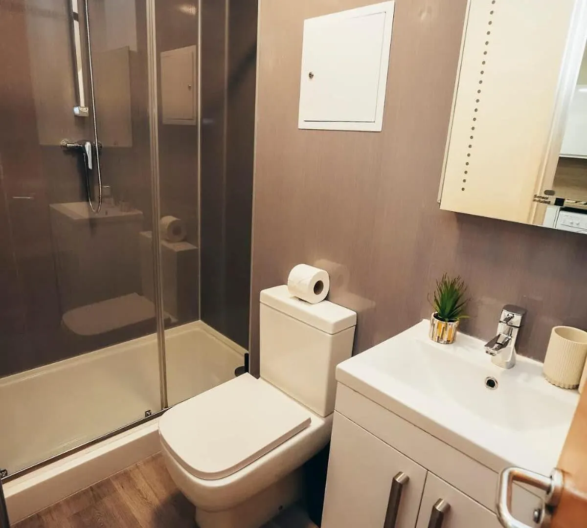 2Br City Centre Apt, Self Check In, Wifi, By Derbnb Sheffield 0*,  United Kingdom