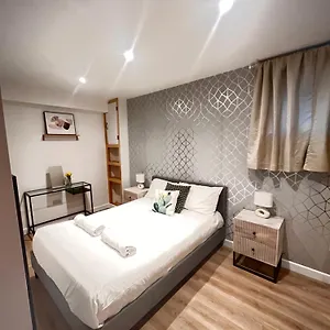 exeter-city-holiday-home-with-parking.exeterhotels.net/