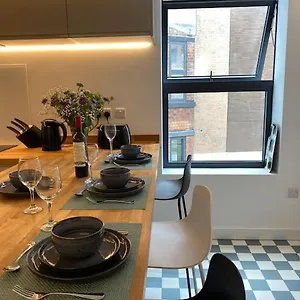 Contemporary Centre 3 Bedroom Apartment